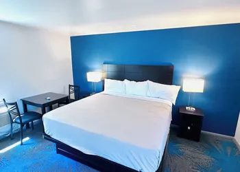 Budget Host Inn Manistique hotel thumbnail 5