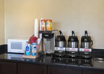 Red Roof Inn Cincinnati - Sharonville hotel thumbnail 2