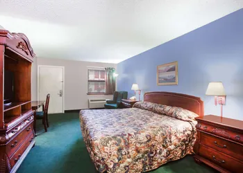 Super 8 by Wyndham Malvern hotel thumbnail 5