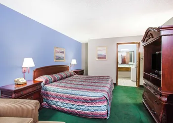 Super 8 by Wyndham Malvern hotel thumbnail 8