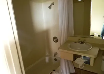 Lakeview Inn Centralia hotel thumbnail 5