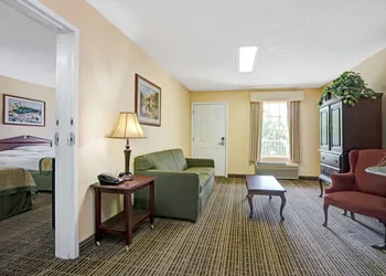 Baymont by Wyndham Smithfield hotel thumbnail 2