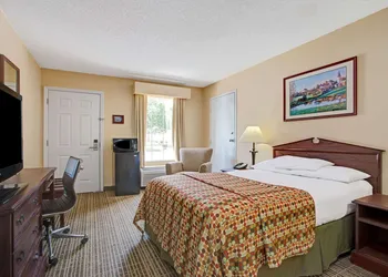 Baymont by Wyndham Smithfield hotel thumbnail 5