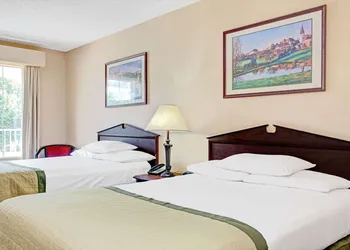 Baymont by Wyndham Smithfield hotel thumbnail 8
