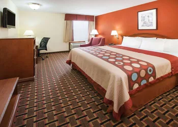 Super 8 by Wyndham White Hall hotel thumbnail 7
