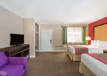 Ramada by Wyndham Miami Springs/Miami International Airport hotel thumbnail 4