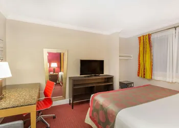 Ramada by Wyndham Miami Springs/Miami International Airport hotel thumbnail 5