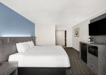Travelodge Inn & Suites by Wyndham Anaheim on Disneyland Dr hotel thumbnail 7