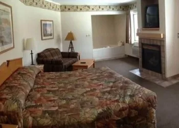 Oveson Pelican Lake Resort and Inn hotel thumbnail 4