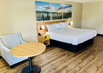 Days Inn by Wyndham Burleson Ft. Worth hotel thumbnail 4