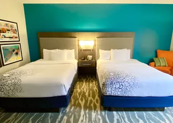 La Quinta Inn & Suites by Wyndham Kokomo hotel thumbnail 3