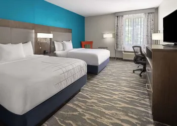 La Quinta Inn & Suites by Wyndham Kokomo hotel thumbnail 4