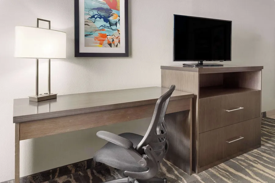 La Quinta Inn & Suites by Wyndham Kokomo hotel detail image 6