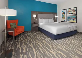 La Quinta Inn & Suites by Wyndham Kokomo hotel thumbnail 7
