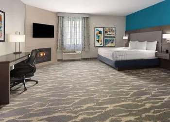 La Quinta Inn & Suites by Wyndham Kokomo hotel thumbnail 8