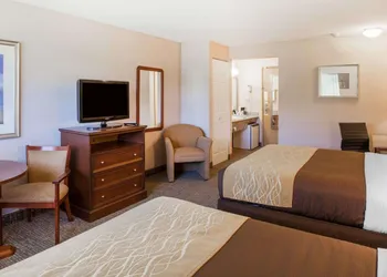 Quality Inn Kirkland hotel thumbnail 2