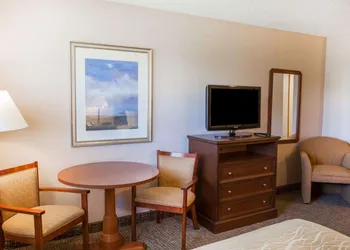 Quality Inn Kirkland hotel thumbnail 4