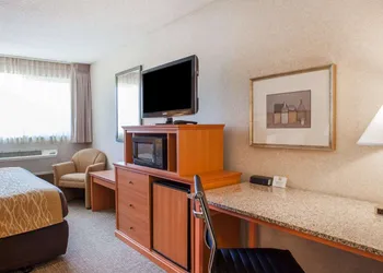 Quality Inn Kirkland hotel thumbnail 5