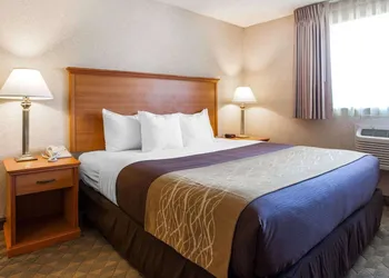 Quality Inn Kirkland hotel thumbnail 8