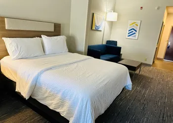 Holiday Inn Express & Suites El Paso West by IHG hotel thumbnail 8