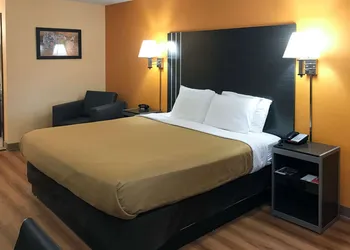 Econo Lodge Purcell hotel thumbnail 4