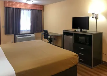 Econo Lodge Purcell hotel thumbnail 5
