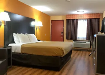 Econo Lodge Purcell hotel thumbnail 6