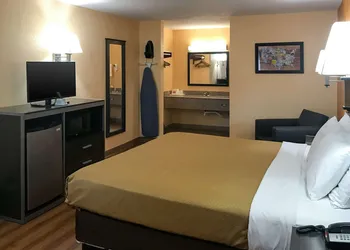 Econo Lodge Purcell hotel thumbnail 7
