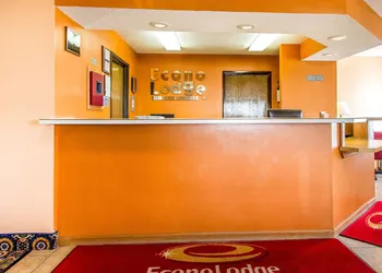 Econo Lodge Inn & Suites Pekin - Peoria Area hotel thumbnail 4