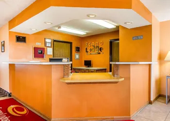 Econo Lodge Inn & Suites Pekin - Peoria Area hotel thumbnail 5