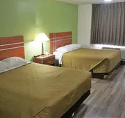 Econo Lodge Inn & Suites Pekin - Peoria Area hotel detail image 7