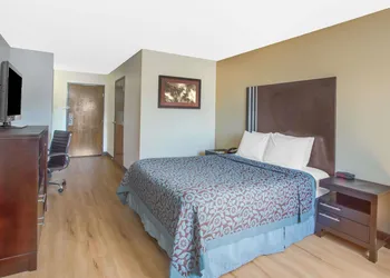 Days Inn by Wyndham Le Roy/Bloomington Southeast hotel thumbnail 6
