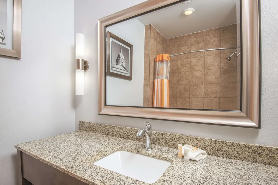 La Quinta Inn & Suites by Wyndham Guthrie hotel detail image 6