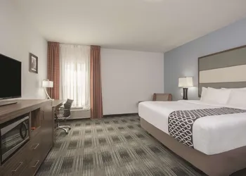 La Quinta Inn & Suites by Wyndham Guthrie hotel thumbnail 7