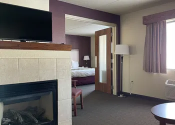 AmericInn by Wyndham New London hotel thumbnail 7