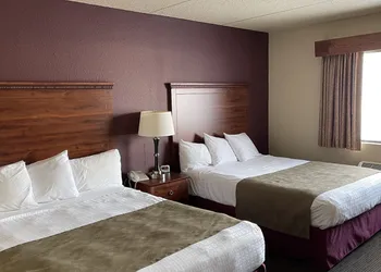AmericInn by Wyndham New London hotel thumbnail 8