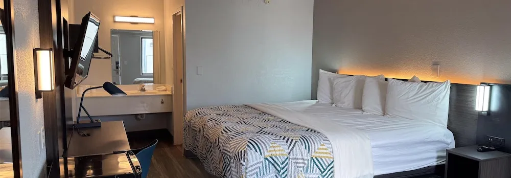 Hotel photo 1 of 27