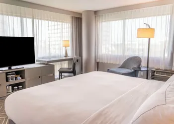 voco Orange County - Airport hotel thumbnail 6