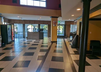 Valley Inn hotel thumbnail 6