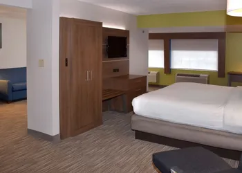 Holiday Inn Express Mount Pleasant-Scottdale by IHG hotel thumbnail 2