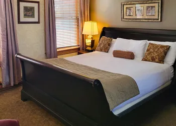 Altland House Inn and Suites hotel thumbnail 3