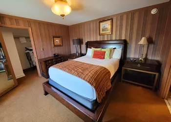 Altland House Inn and Suites hotel thumbnail 5