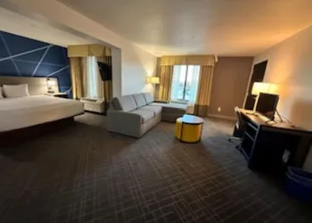 Comfort Inn & Suites Frisco East - McKinney hotel thumbnail 2