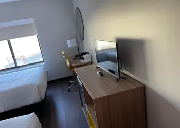 Days Inn & Suites by Wyndham Jamaica JFK Airport hotel thumbnail 7