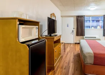 Motel 6 Grove City, OH hotel thumbnail 5