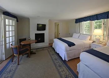 Colonial Inn in Harbor Springs hotel thumbnail 3