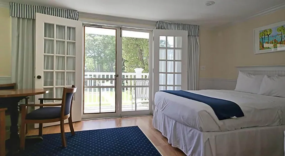 Colonial Inn in Harbor Springs hotel detail image 6