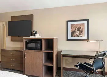 Best Western Plus Kansas City Sports Complex Hotel hotel thumbnail 8