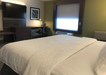 Holiday Inn Express & Suites Hannibal - Medical Center by IHG hotel thumbnail 5