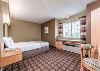 Microtel Inn & Suites by Wyndham West Chester hotel thumbnail 4